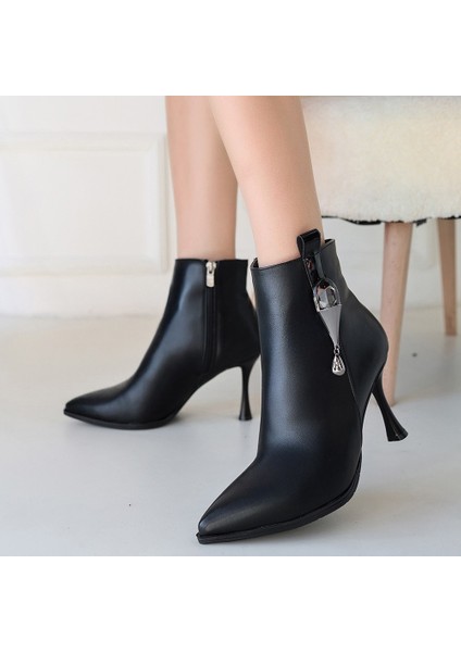 Biort Siyah Ince Topuklu Fermuarlı Bot fırsatları