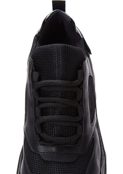 Kadın Siyah Bağcıklı Kalın Tabanlı Sneaker 25AFE220014