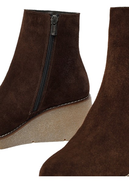 Kadın Kahverengi Fermuarlı Dolgu Topuklu Süet Deri Bot 25AFD152710