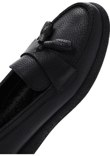 Kadın Siyah Püsküllü Deri Comfort Loafer 25AFD1502FT
