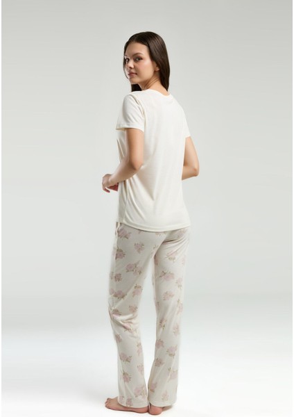 Kadın Beyaz Kısa Kol Pijama Takım fırsatları