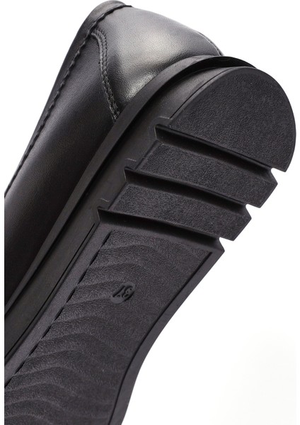 Kadın Siyah Toka Detaylı Deri Comfort Loafer 25AFD150418