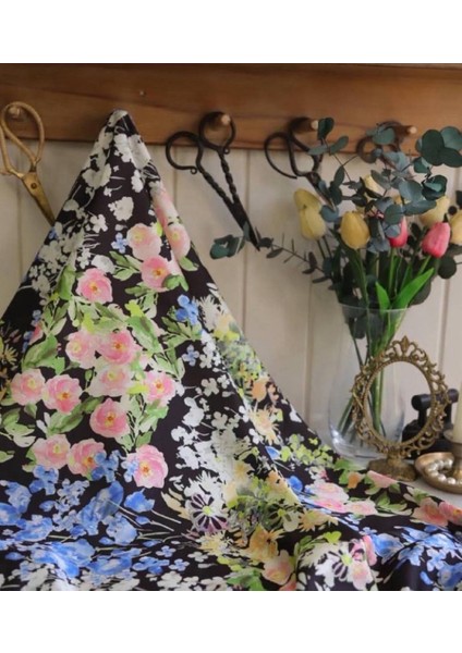 Ipek Saten Dökümlü Kumaş Çiçek Desenli