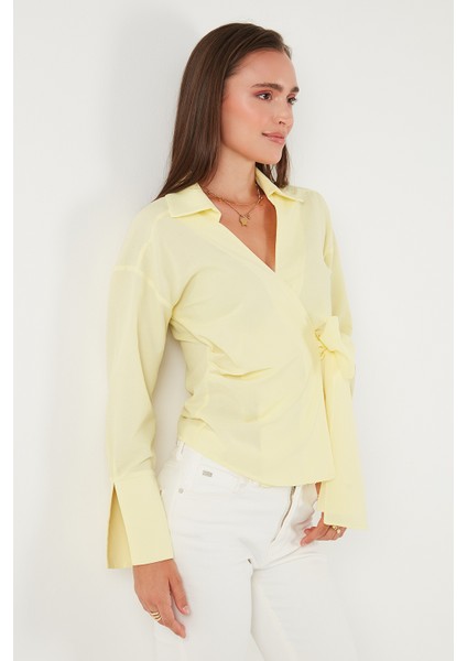 Pamuklu Regular Fit Uzun Kollu Bağlama Detaylı Gömlek Bayan Gömlek 65200538 indirimleri