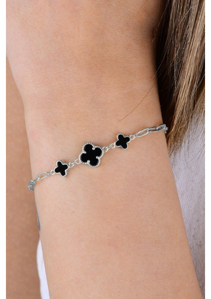 Gümüş Rodyumlu Onix Taşlı Ataç Zincir Detaylı Çift Zincirli Yonca Bileklik SGTL12929RODAJ modelleri