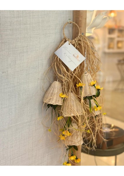 Krem Sunflower Dekoratif Çan Kapı Süsü, Şık ve Hoş Görünüm Sağlar.