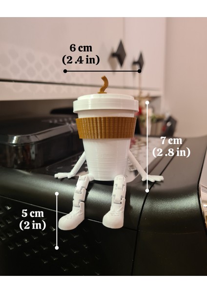 3D Baskı Kahve Fincanı Figürü – Hareketli Ayaklı Komik Dekoratif Masa Süsü (7 cm, 6 cm) fiyatları