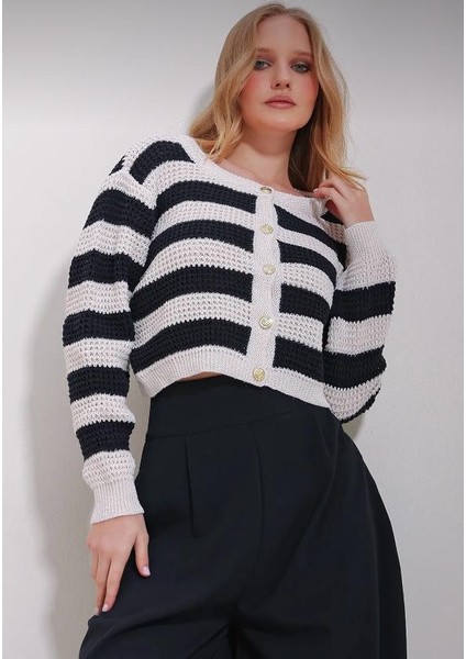 Siyah Çizgili Triko Hırka