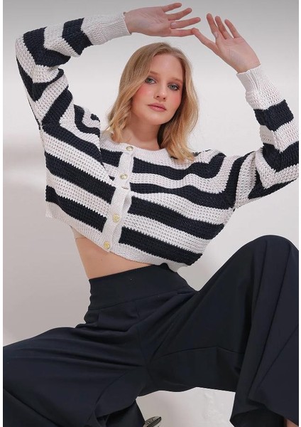 Siyah Çizgili Triko Hırka fiyatları