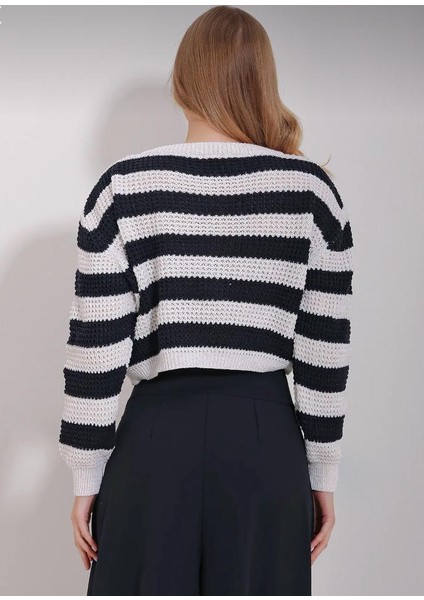 Siyah Çizgili Triko Hırka indirimleri