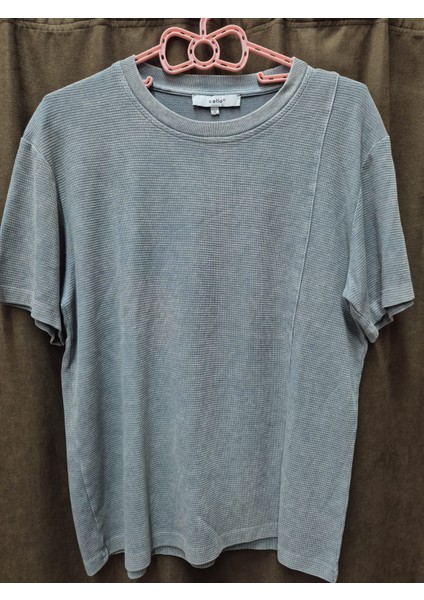 Erkek Gri Dokulu Oversize Tişört – Minimal ve Modern Tasarım