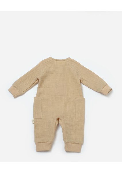 Unisex Bebek Pamuklu Müslin Tulum – Ahşap Düğmeli ve Cepli Tasarım fiyatları