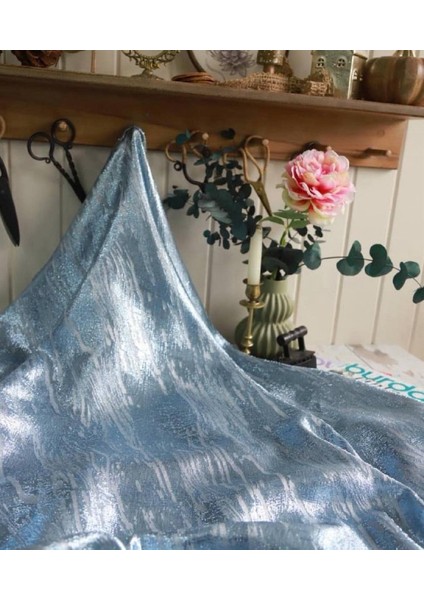 Brokar Kumaş Mavi Renkte