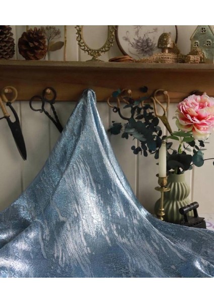 Brokar Kumaş Mavi Renkte