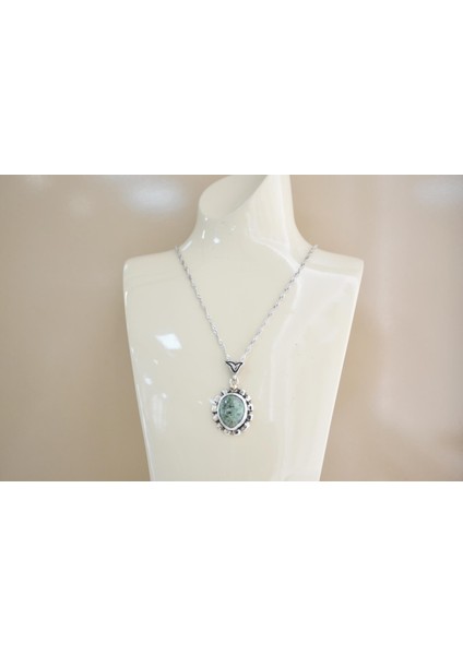 Göksu Gümüş Çerçeve Kadın Zümrüt Kolye