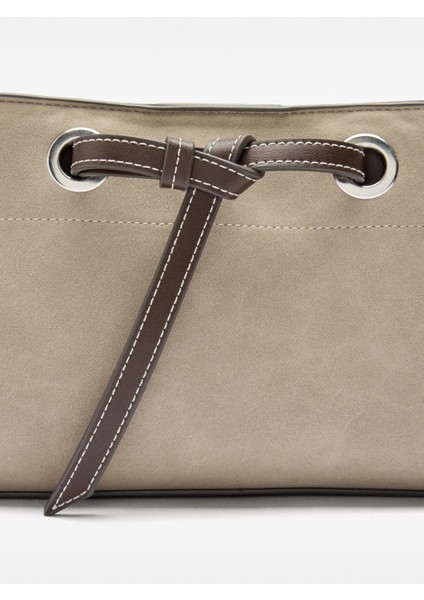 Deri Efektli Çapraz Askılı Çanta fiyatları