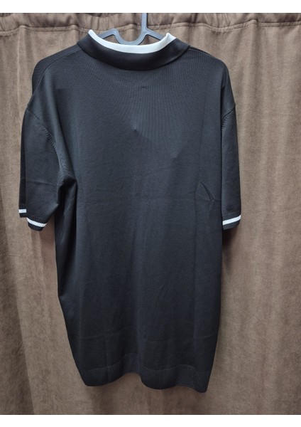 Erkek Siyah Polo Yaka Tişört – Nakış Logolu, Şerit Detaylı fiyatları