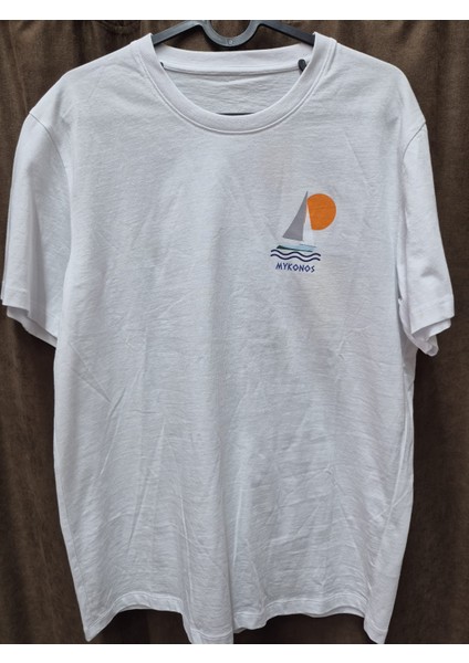 Beyaz Mykonos Yelkenli Baskılı Erkek Tişört – Yazlık %100 Pamuk