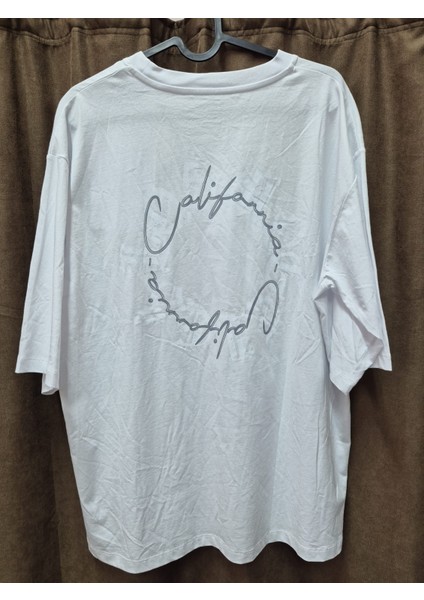 Beyaz Oversize “california” Yazılı Erkek Tişört – Minimal Tasarım fiyatları