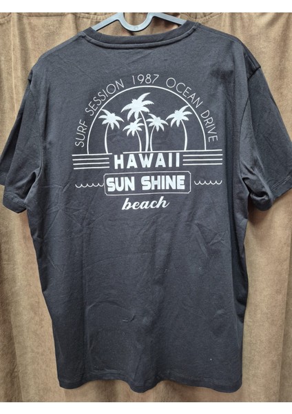 Siyah Surfing Club Baskılı Erkek Tişört – Yazlık Palmiye Desenli fiyatları
