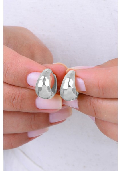 Gümüş Rodyumlu Üzeri Desenli Kavisli Halka Küpe SGTL12992RODAJ