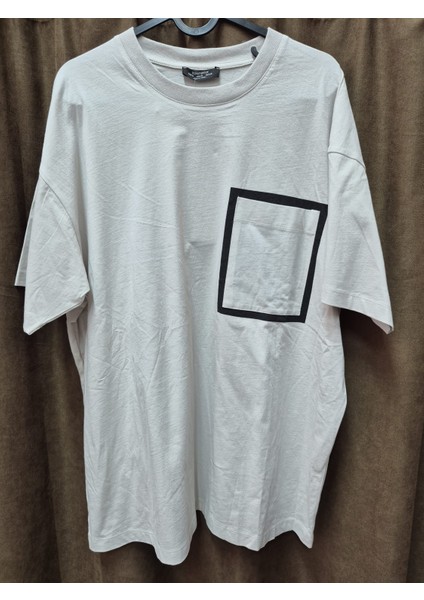 Rahat Beyaz Tişört - Siyah Şeritli Cep Detaylı