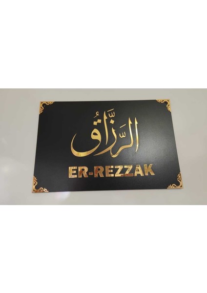 Şık ve Parlak Altın Duvar Süsü, Evinizin Atmosferini Güzelleştirir.