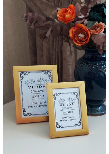 2 Li Çerçeve 10X15 cm ve 13X18 cm Fotoğraf Çerçevesi! Ahşap Ayaklı Pvc Camlı Dekoratif Çerçeve! Gold Renk!
