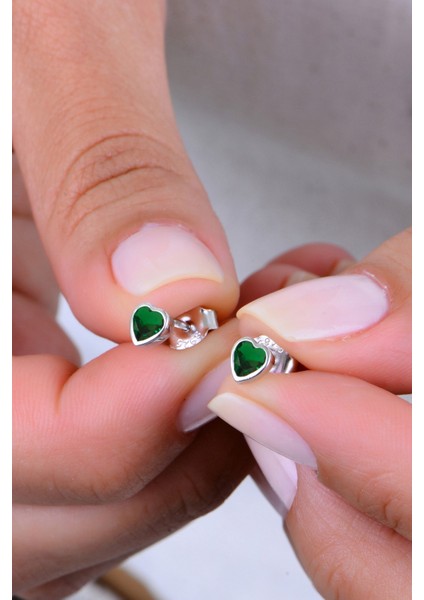 Gümüş Rodyumlu Yeşil Taşlı Sıvama Modeli Kalp Küpe SGTL12997YESIL