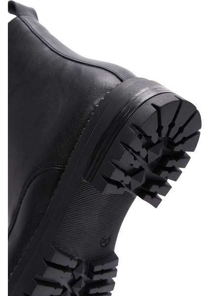 Kadın Siyah Fermuarlı Kalın Tabanlı Postal Bot 25WFE220218