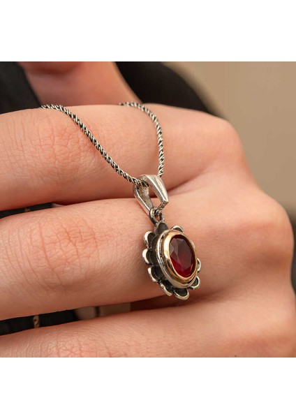 Gümüş Kırmızı Taşlı Çiçek Model Kadın Kolye fiyatları