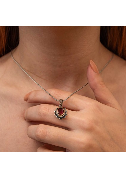Gümüş Kırmızı Taşlı Çiçek Model Kadın Kolye indirimleri