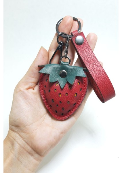 Çilekli Gerçek Deri Fiyonk Çanta Süsü fırsatları