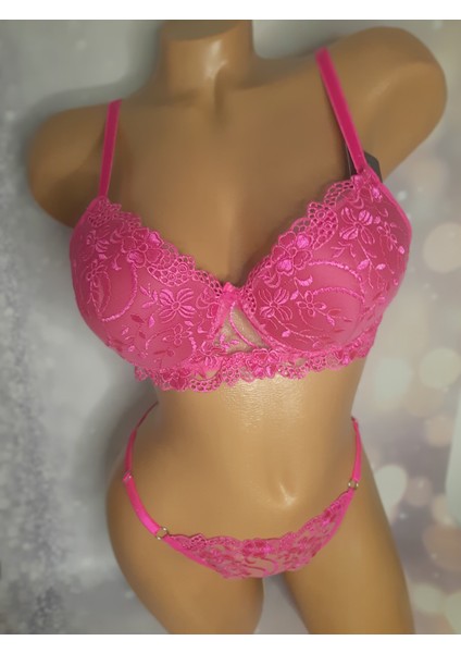 Fuşya Renginde Balenli Destekli Dantelli Sütyen ve Çiçek Desenli Tanga Külot Takım fırsatları