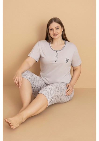 Çiçek Desenli Büyük Beden Kapri Pijama Takımı