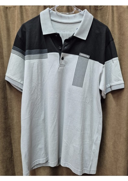 Erkek Siyah-Gri Desenli Polo Yaka Tişört – Şık ve Spor Tarz