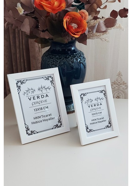 2 Li Çerçeve 10X15 cm ve 13X18 cm Fotoğraf Çerçevesi! Ahşap Ayaklı Pvc Camlı Dekoratif Çerçeve! Beyaz Renk!