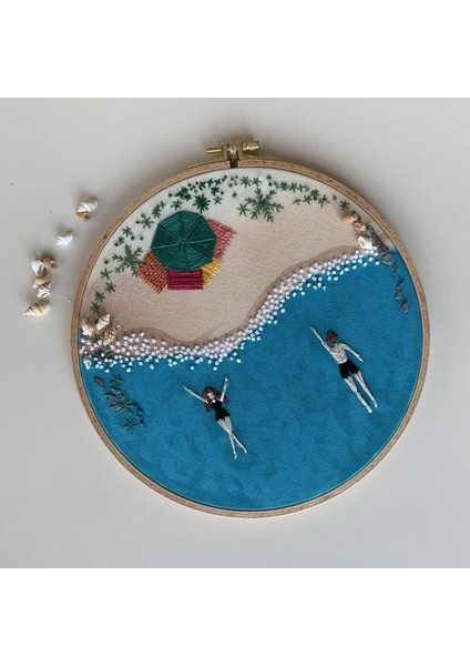 Yaz Temalı Nakış Kasnak Pano, Beyaz, Dekoratif ve Şık Duvar Sanatı