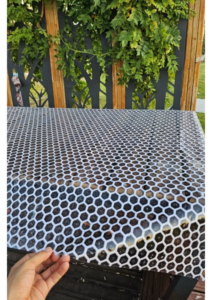 Beyaz Hasır Lüx Pvc Kaplamalı Silinebilir Petek Desen Masa Örtüsü Su Geçirmez Hediye Çeyizlik Sofra