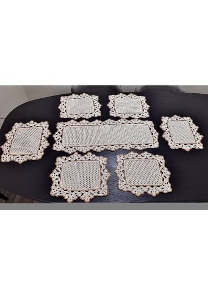 Bej Supla Runner Amerikan Servisi Takımı, Şık ve Pratik Masa Dekorasyonu