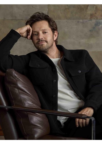 Siyah Erkek Regular Fit Brent Yaka Uzun Kol Gömlek