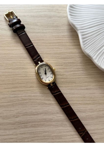 Retro Minimal Deri Kordon Vintage Kadın Kol Saati