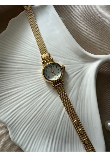 Retro Minimal Hasır Kordon Vintage Kadın Kol Saati fırsatları