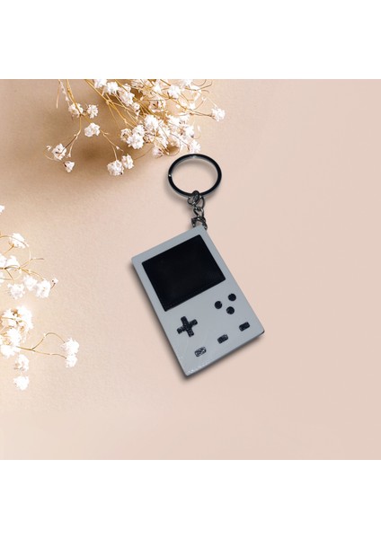 Retro Gameboy Tasarımlı Beyaz Mini Konsol Anahtarlık – Nostalji Tutkunları Için Özel Aksesuar! fiyatları