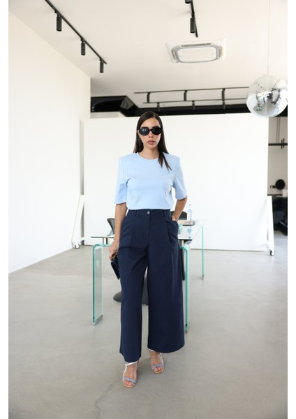 Belden Oturtmalı Geniş Paça Pantolon