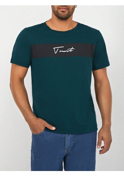 Zümrüt Yeşili Bisiklet Yaka Göğsü Trust Garni Basklı T-Shirt