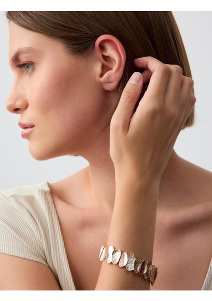 Beyaz Asimetrik Desenli Bileklik