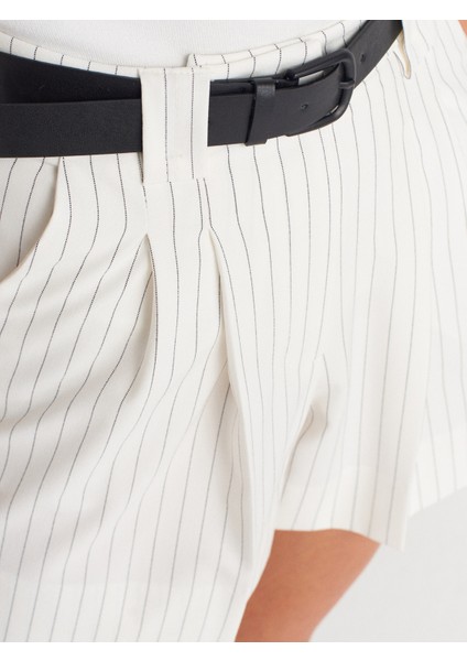 72147 Normal Bel Pili Detaylı Şort-Beyaz modelleri
