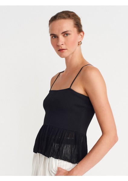 10790 Ince Askılı Volanlı Triko Bluz-Siyah modelleri