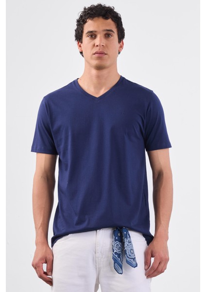 Lacivert V Yaka Pamuklu Düz Renk Slim Fit Erkek T-shirt